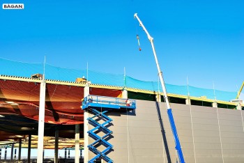 Zabezpieczenia na budowie - siatka sznurkowa do zabezpieczenia budowy i placów budowlanych